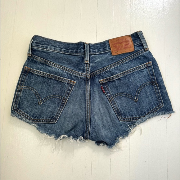 Levi’s 501 Jean Shorts - Picture 2 of 4